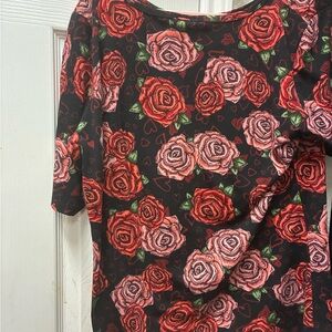 LuLaRoe Black and Red Rose Short Sleeve Top